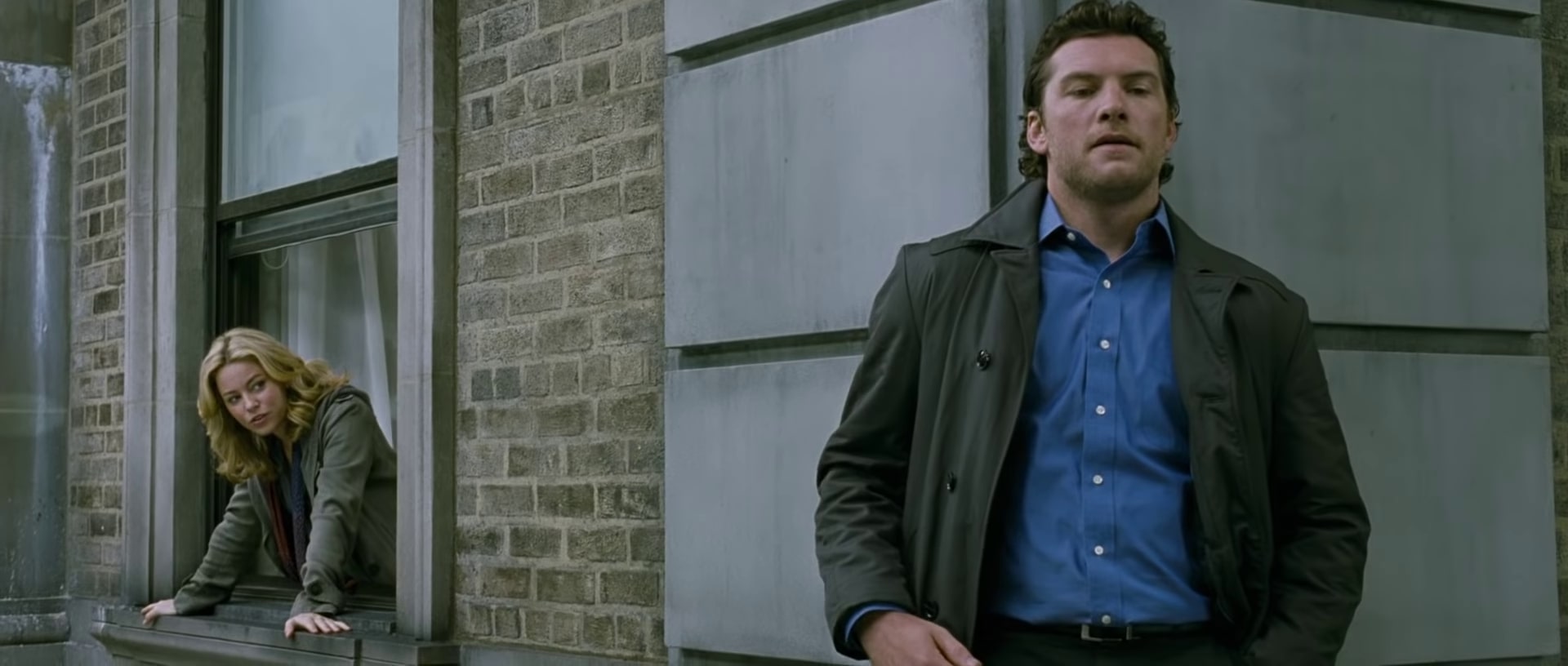 Hombre en una repisa Elizabeth Banks y Sam Wothington