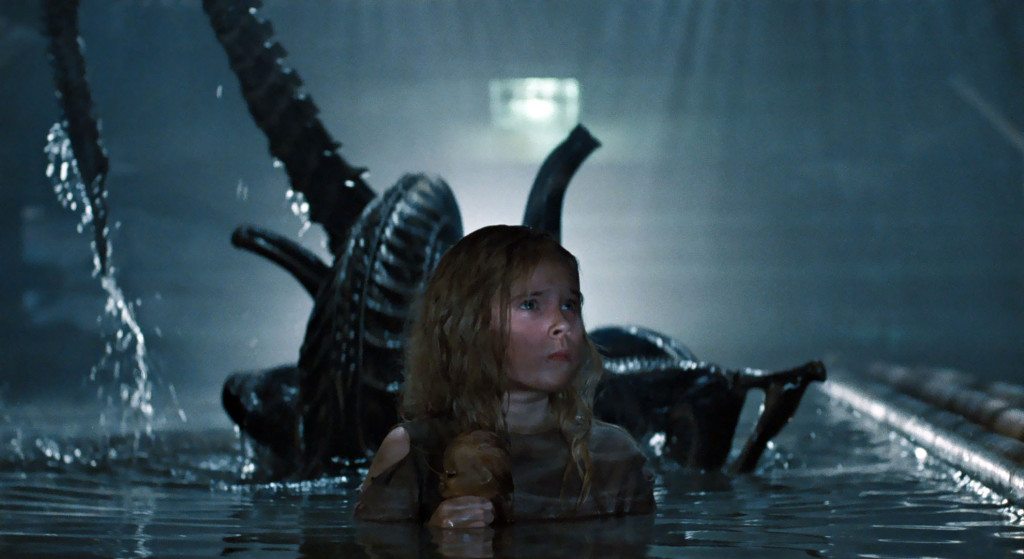 aliens-1986-newt-and-alien