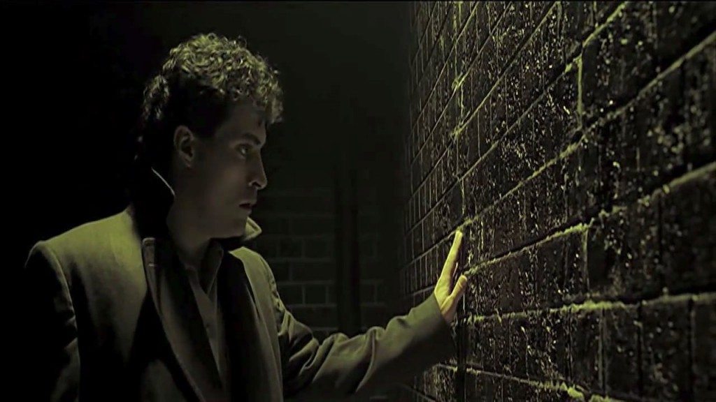 rufus-sewell-as-john-murdoch-in-dark-city