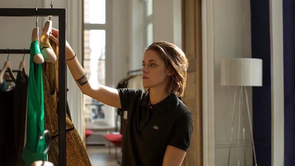 Review: In ‘Personal Shopper,’ Kristen Stewart Has Earned Our Respect