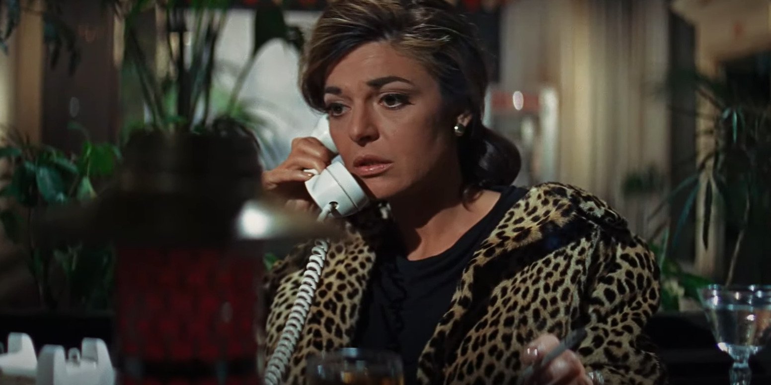 10 Sexiest MILFs and Moms in Movies