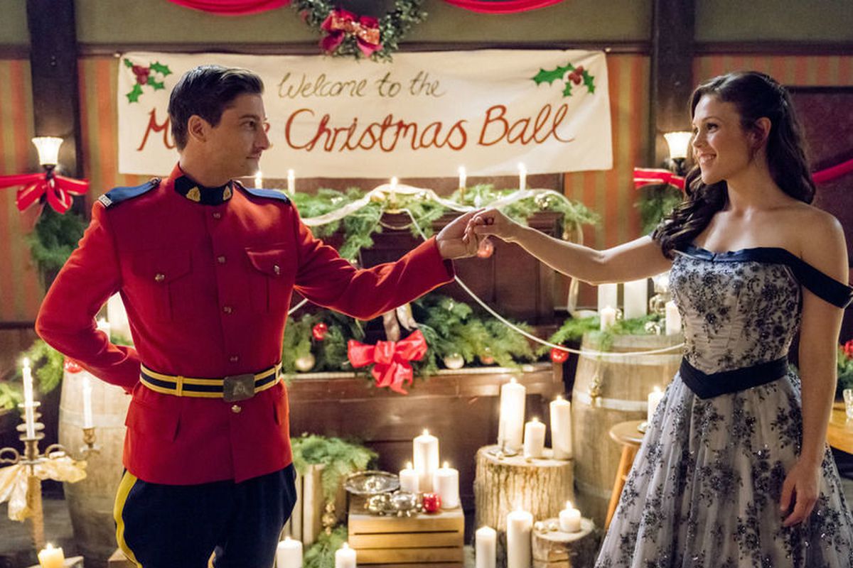 Where Was When Calls The Heart Home For Christmas Filmed? Cast Details