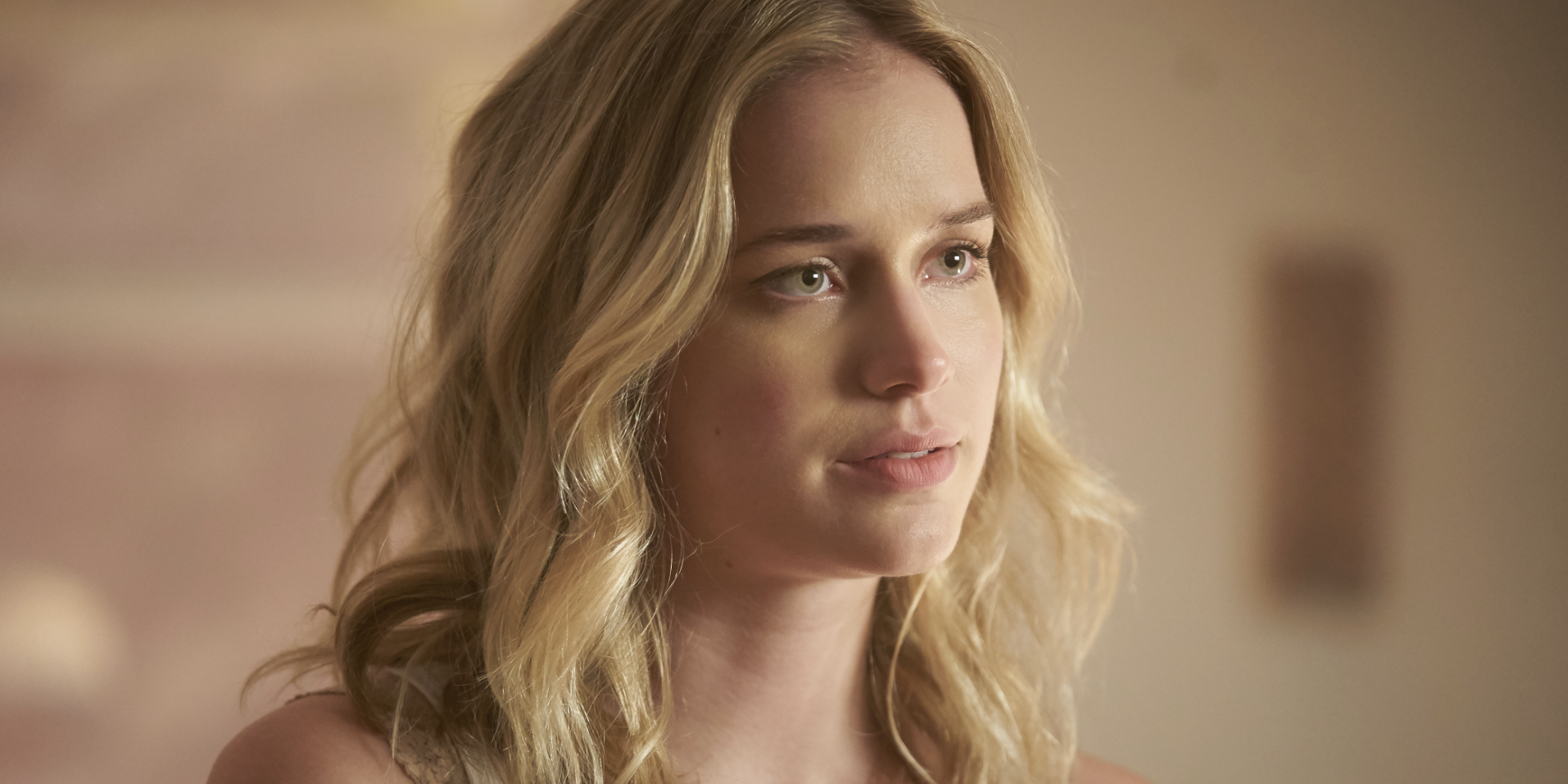 4 Hottest Elizabeth Lail Scenes in You