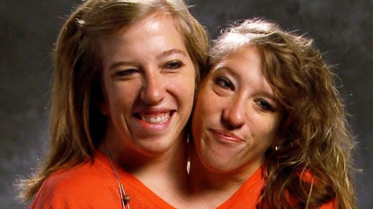 abby and brittany hensel photos