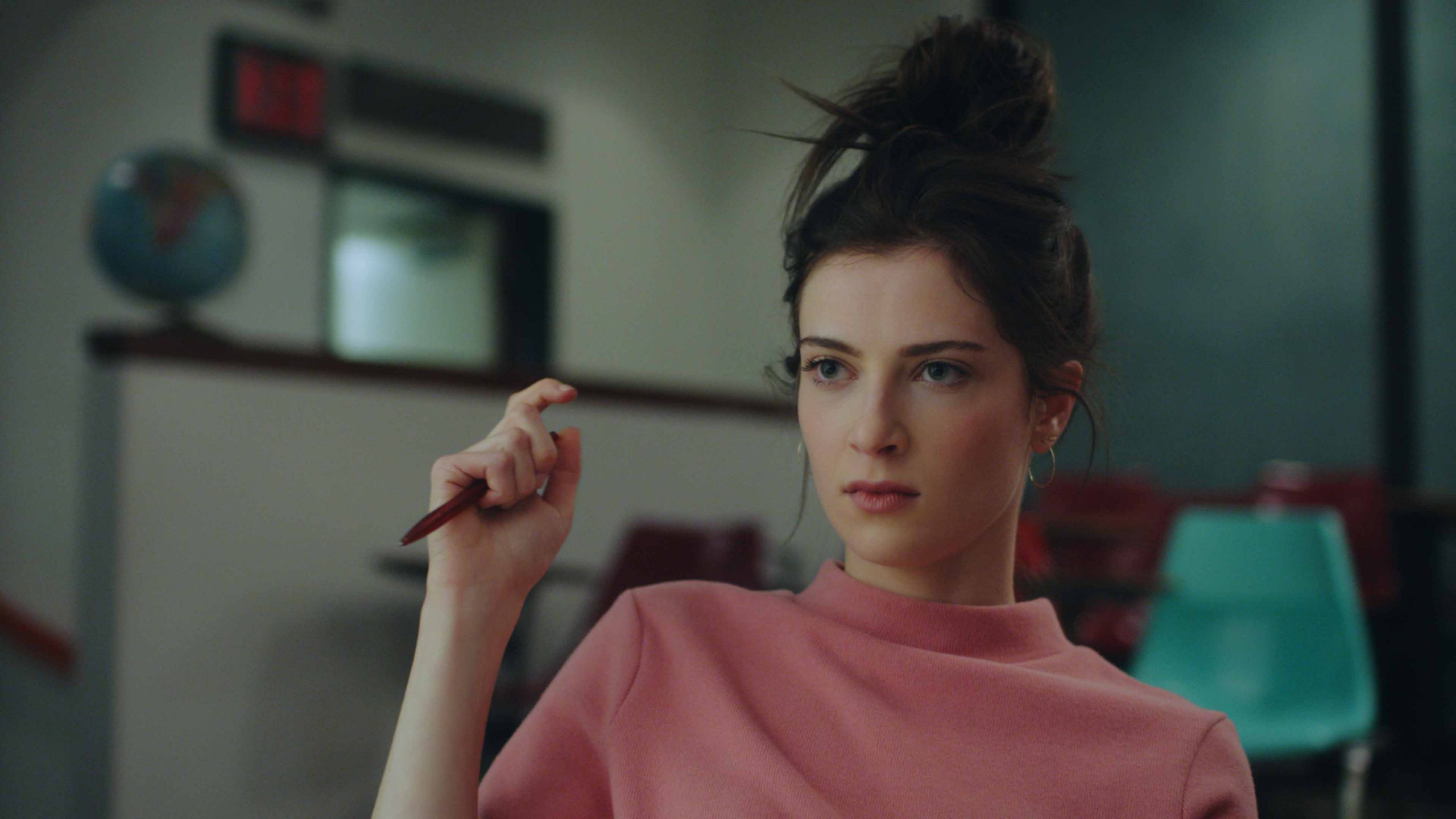 Zoe Levin From Bonding: Everything We Know