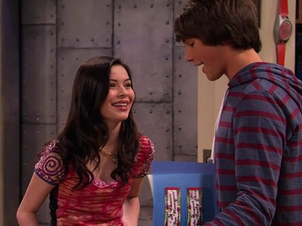 Who is Miranda Cosgroves boyfriend? Details on her dating 