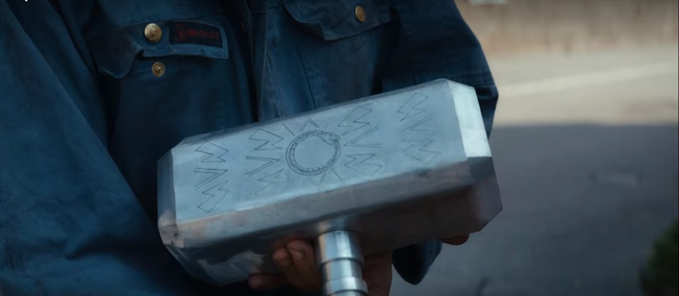 Netflix's Ragnarok: How Thor Gets His Powers and Mjolnir