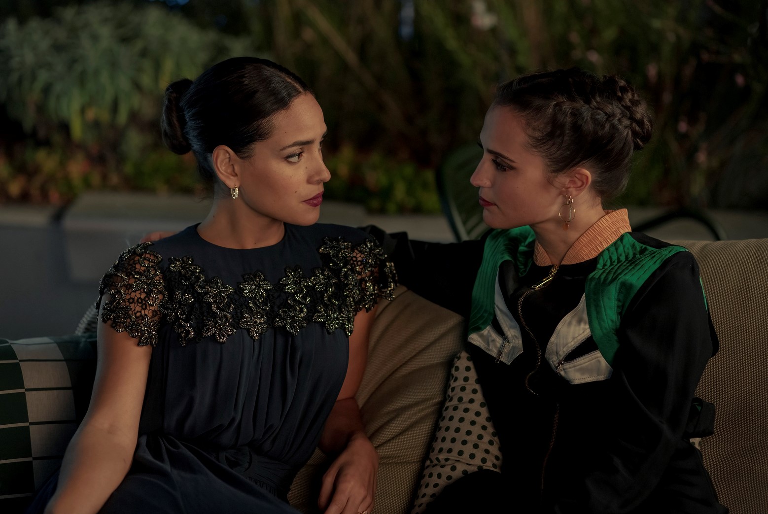 Mira and Laurie - IRMA VEP - S1x1 - PARTE 3 
