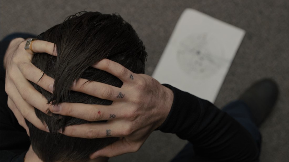 Are Jake Gyllenhaals Tattoos in Prisoners Real? What Do They Mean? - ZBlogX