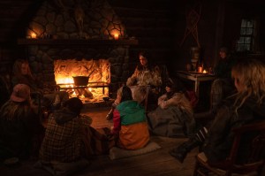 Yellowjackets Season 2 Episode 9 Ending, Explained: Who Sets Fire to ...