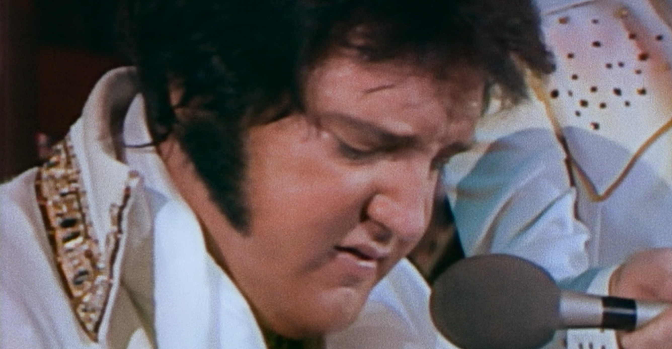 How Much Weight Did Elvis Presley Gain? Why?