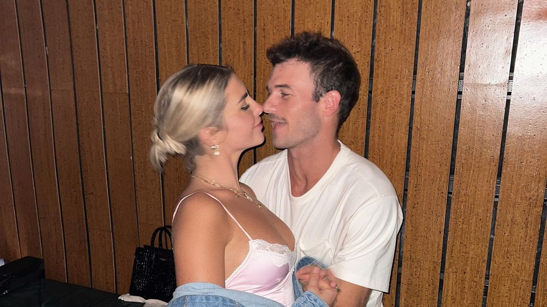 See The Ring! Tommy Paul & Paige Lorenze'S Stunning Engagement Announcement - hkd0wwn