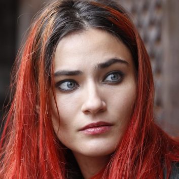 Saadet Aksoy and Nejat Isler to Star in Sibel Guvenc’s ‘Loya’