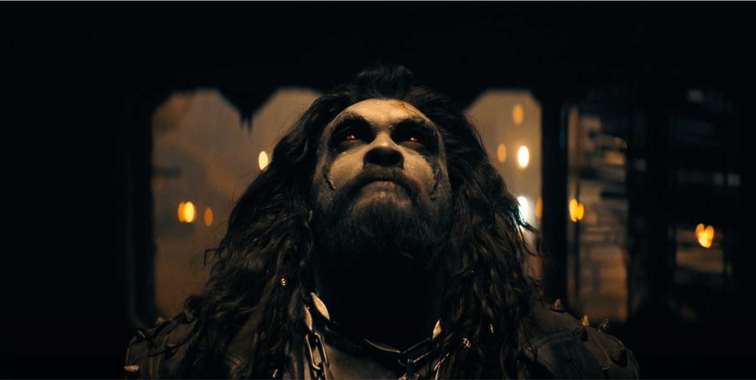 Does Jason Momoa Use Red Contact Lenses and Prosthetic Teeth as Lobo in Supergirl?