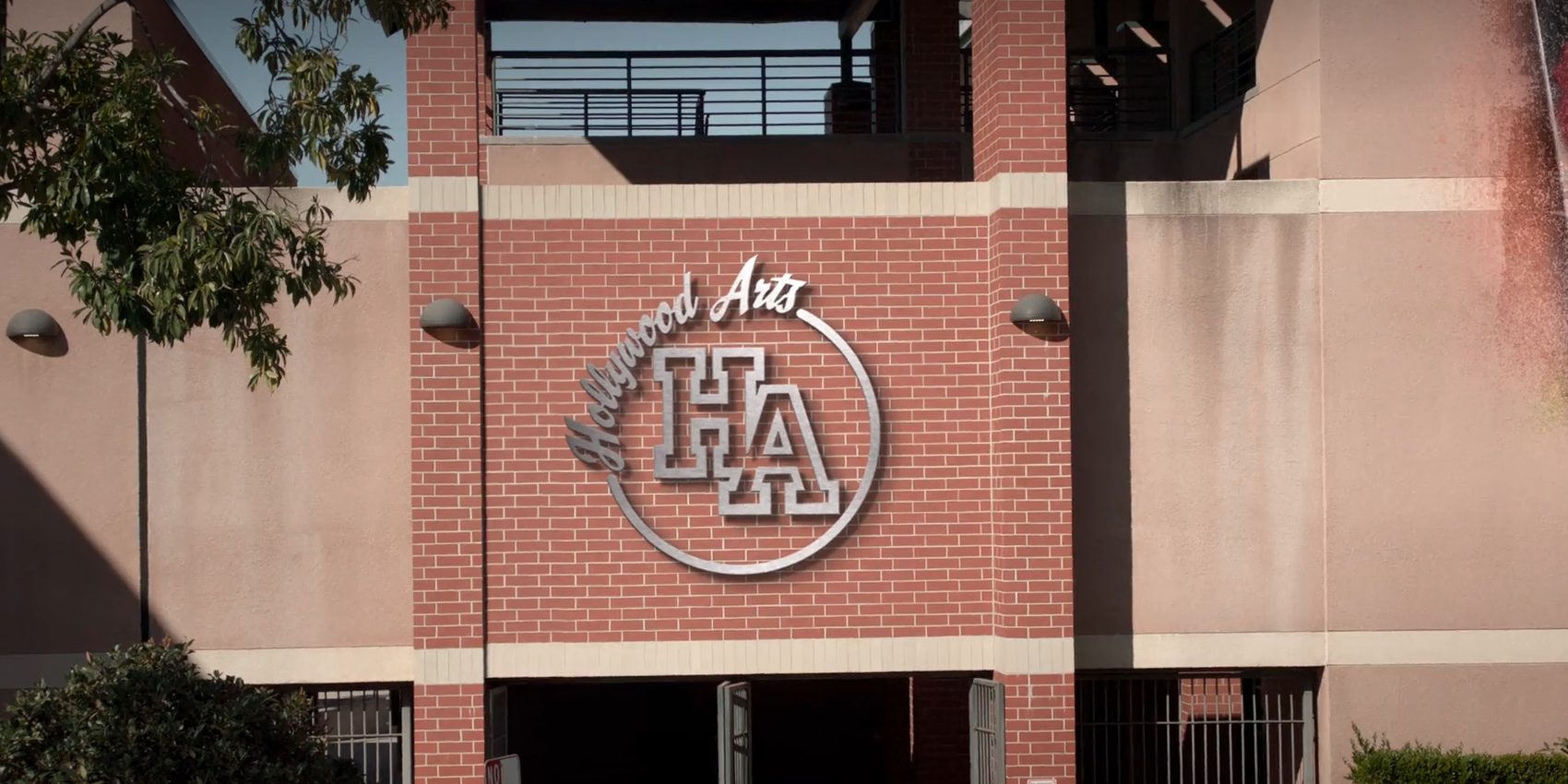 Is Hollywood Arts High School a Real Institution?
